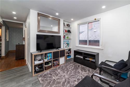 222 Craigroyston Road, Hamilton, ON - Indoor Photo Showing Bedroom