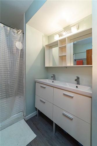 222 Craigroyston Road, Hamilton, ON - Indoor Photo Showing Bathroom