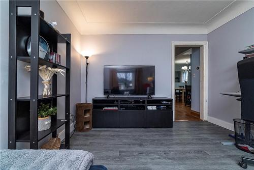 222 Craigroyston Road, Hamilton, ON - Indoor Photo Showing Living Room