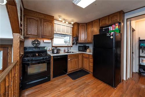 222 Craigroyston Road, Hamilton, ON - Indoor Photo Showing Kitchen