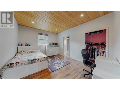 317 2Nd Avenue, Keremeos, BC - Indoor Photo Showing Bedroom