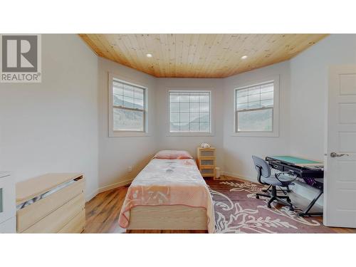 317 2Nd Avenue, Keremeos, BC - Indoor Photo Showing Bedroom