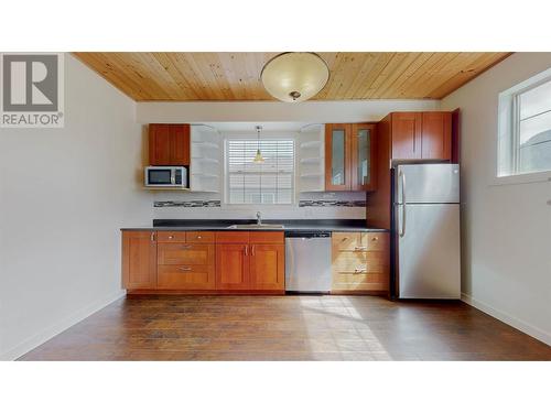 317 2Nd Avenue, Keremeos, BC - Indoor Photo Showing Kitchen