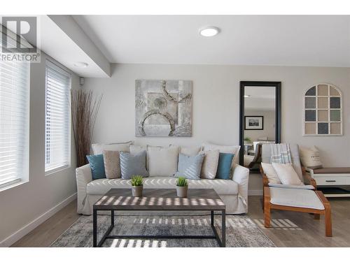 12879 Pixton Road, Lake Country, BC - Indoor Photo Showing Living Room