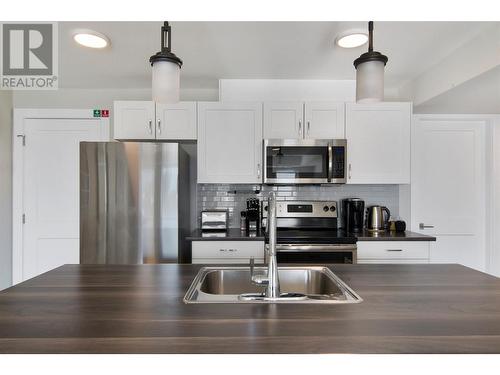 12879 Pixton Road, Lake Country, BC - Indoor Photo Showing Kitchen With Double Sink With Upgraded Kitchen