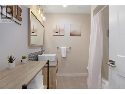 12879 Pixton Road, Lake Country, BC - Indoor Photo Showing Bathroom