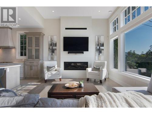 12879 Pixton Road, Lake Country, BC - Indoor Photo Showing Living Room With Fireplace