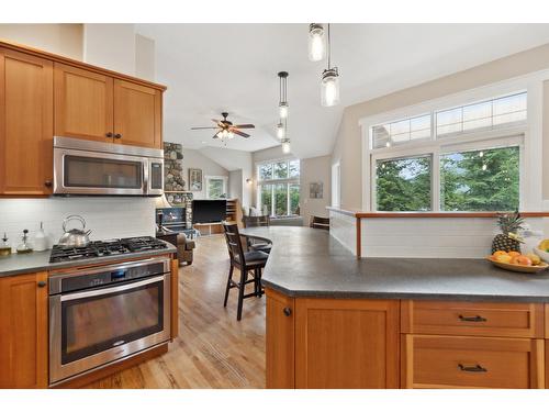 2286 Annable Road, Nelson, BC - Indoor Photo Showing Kitchen