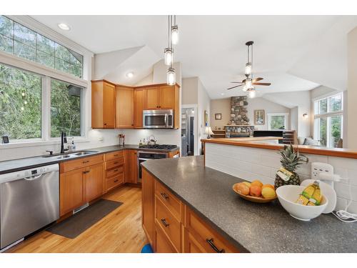 2286 Annable Road, Nelson, BC - Indoor Photo Showing Kitchen With Stainless Steel Kitchen With Double Sink