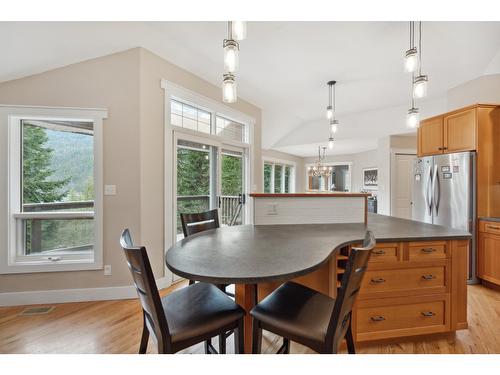 2286 Annable Road, Nelson, BC - Indoor Photo Showing Dining Room