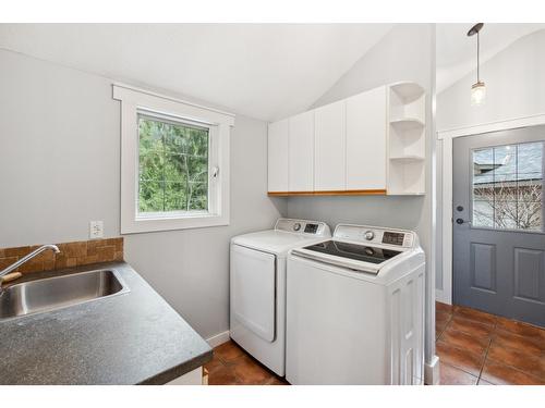2286 Annable Road, Nelson, BC - Indoor Photo Showing Laundry Room