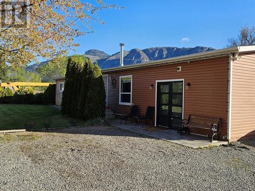 2234 Newton Road, Cawston, BC - Indoor Photo Showing Kitchen