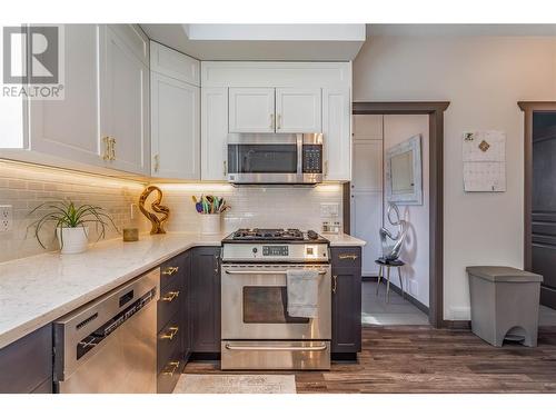 421 Tulameen Road, Kelowna, BC - Indoor Photo Showing Kitchen With Upgraded Kitchen