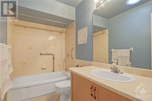 30 Innesbrook Court, Ottawa, ON - Indoor Photo Showing Bathroom