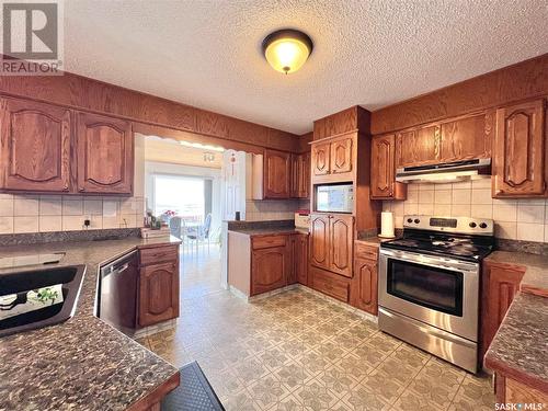 8 Maple Place, Outlook, SK - Indoor Photo Showing Kitchen