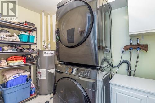 211-2295 Blair Street, Merritt, BC - Indoor Photo Showing Laundry Room