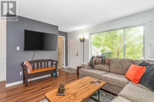 211-2295 Blair Street, Merritt, BC - Indoor Photo Showing Living Room