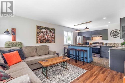 211-2295 Blair Street, Merritt, BC - Indoor Photo Showing Living Room