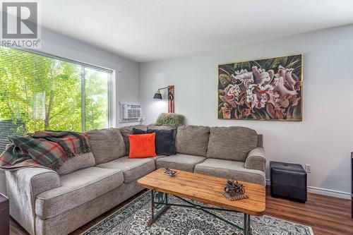 211-2295 Blair Street, Merritt, BC - Indoor Photo Showing Living Room