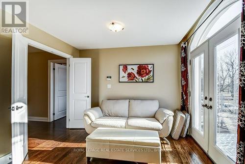 591 Lakeside Avenue, Mississauga, ON - Indoor Photo Showing Living Room