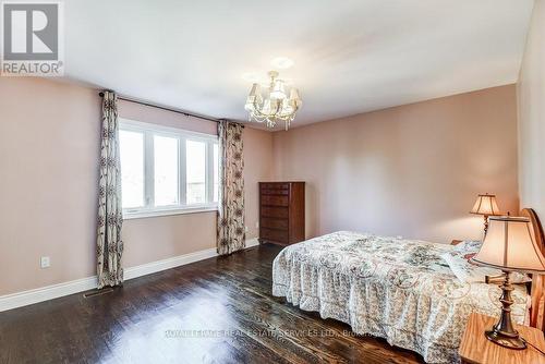 591 Lakeside Ave, Mississauga, ON - Indoor Photo Showing Bedroom