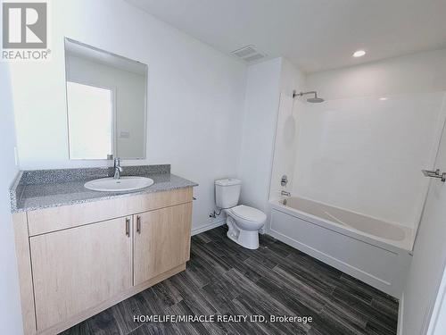 812 - 1098 Paisley Road, Guelph (Parkwood Gardens), ON - Indoor Photo Showing Bathroom