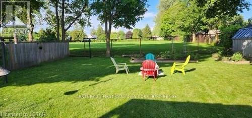 334 Regal Dr, London, ON - Outdoor With Backyard