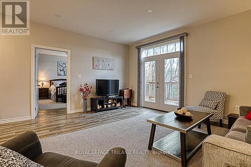 392 Bell Street, Ingersoll, ON - Indoor Photo Showing Living Room
