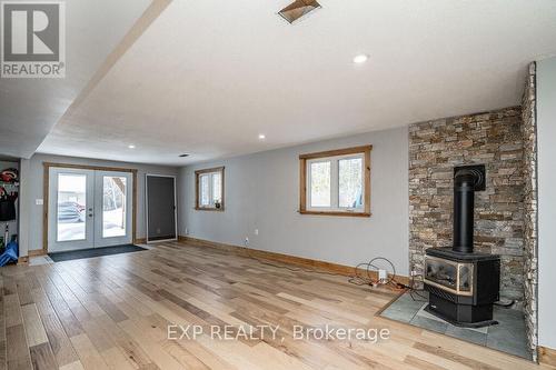 500 Bay Lake Rd, Parry Sound, ON - Indoor With Fireplace