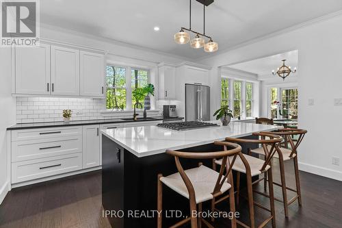 39 Todholm Drive, Muskoka Lakes, ON - Indoor Photo Showing Kitchen With Upgraded Kitchen