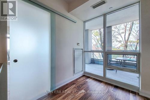 #323 -11 Bronte Rd, Oakville, ON - Indoor Photo Showing Other Room