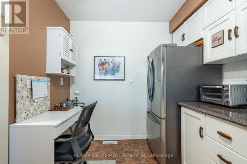 #32 -2025 Cleaver Ave, Burlington, ON - Indoor Photo Showing Kitchen