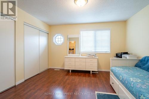 32 - 2025 Cleaver Avenue, Burlington, ON - Indoor Photo Showing Bedroom