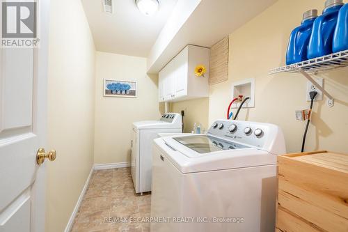 32 - 2025 Cleaver Avenue, Burlington, ON - Indoor Photo Showing Laundry Room