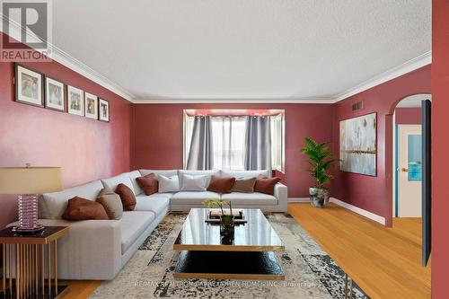 126 Anthony Rd, Toronto, ON - Indoor Photo Showing Living Room