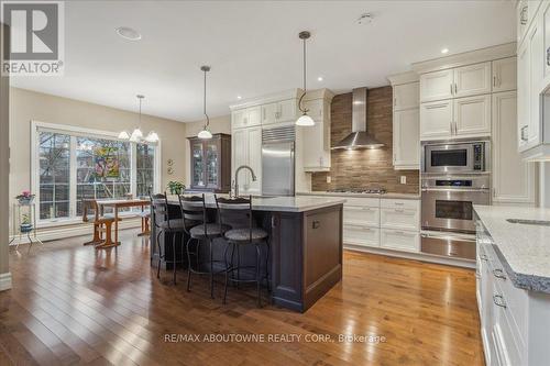 298 River Side Dr, Oakville, ON - Indoor Photo Showing Kitchen With Upgraded Kitchen