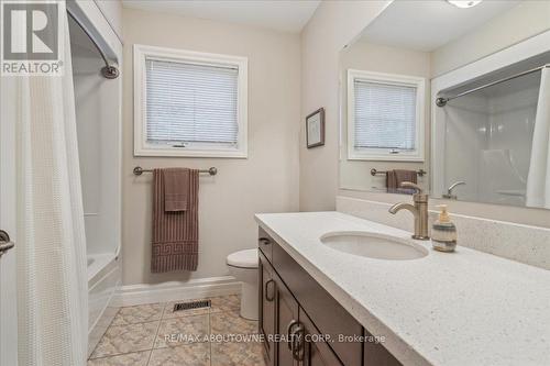 298 River Side Dr, Oakville, ON - Indoor Photo Showing Bathroom