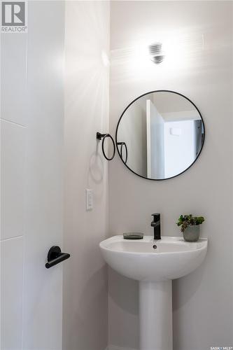 106 Haverstock Crescent, Saskatoon, SK - Indoor Photo Showing Bathroom