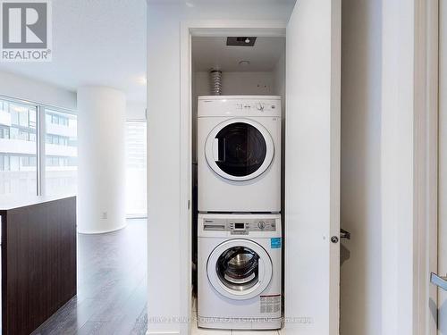 #3402 -88 Harbour St, Toronto, ON - Indoor Photo Showing Laundry Room