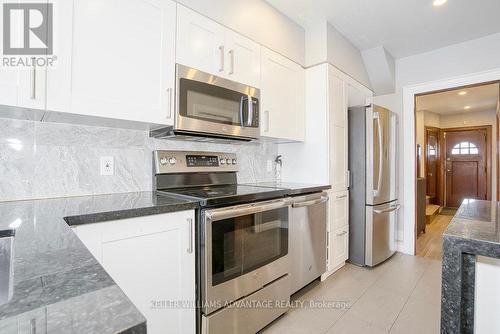 10 Alameda Ave, Toronto, ON - Indoor Photo Showing Kitchen With Upgraded Kitchen