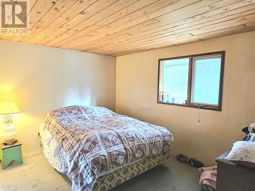 3669 Bradley Creek Road, Forest Grove, BC - Indoor Photo Showing Bedroom