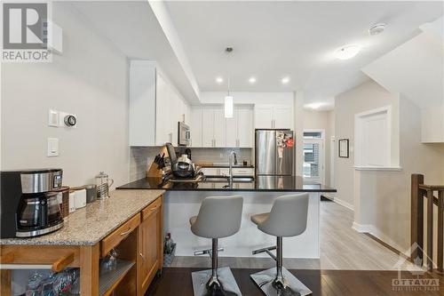 1016 Kijik Crescent, Ottawa, ON - Indoor Photo Showing Kitchen With Upgraded Kitchen
