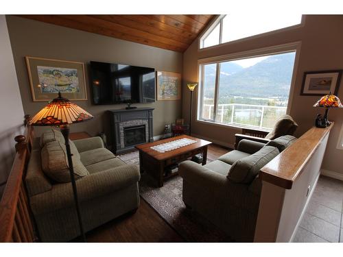 6817 Grandview Drive, Nelson, BC - Indoor Photo Showing Living Room With Fireplace