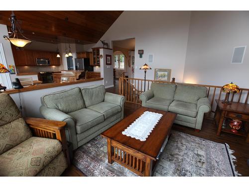 6817 Grandview Drive, Nelson, BC - Indoor Photo Showing Living Room