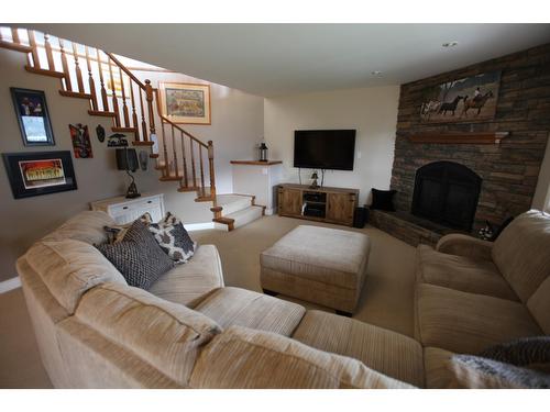 6817 Grandview Drive, Nelson, BC - Indoor Photo Showing Living Room With Fireplace