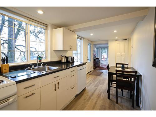 303 Silica Silica Street, Nelson, BC - Indoor Photo Showing Kitchen