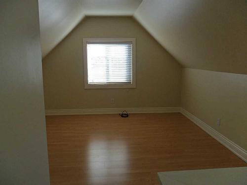 39 Connaught Avenue N, Hamilton, ON - Indoor Photo Showing Other Room
