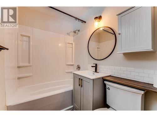 3207 16 Street, Vernon, BC - Indoor Photo Showing Bathroom