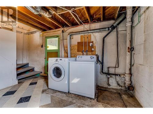 3207 16 Street, Vernon, BC - Indoor Photo Showing Laundry Room