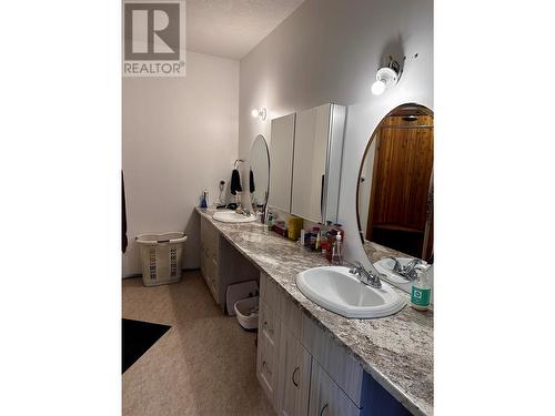 227 Patterson Road, Dawson Creek, BC - Indoor Photo Showing Bathroom